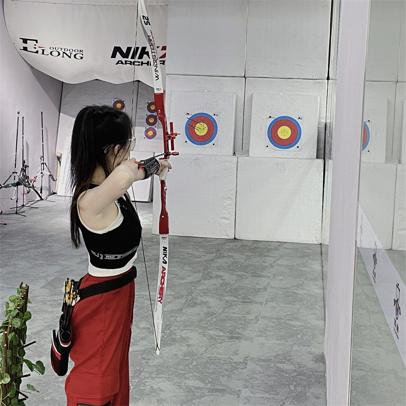 ممارسة الرياضة والحصول على هيئة صحية.