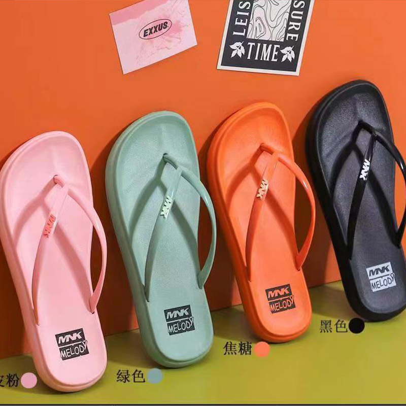 ارتداء النعال مريحة لحماية أقدامنا