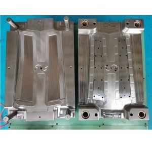 ثلاث مجموعات من قوالب الحقن