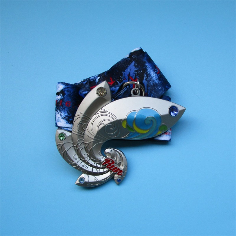 ميداليات التصميم الخاصة الجميلة الكأس الرياضية والميدالية مع الأحجار الكريمة