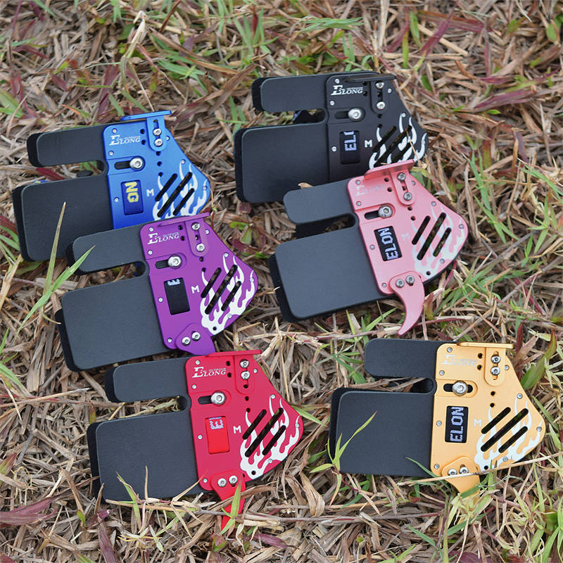 علامة تبويب الإصبع لإعادة القوس معدات القوس