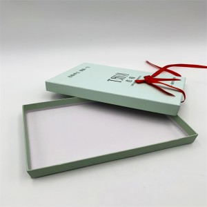 صندوق الهدايا مع الشريط