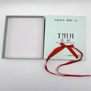 صندوق الهدايا مع الشريط