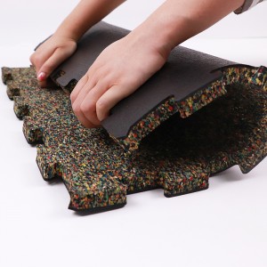 الحصير المطاط المتشابكة