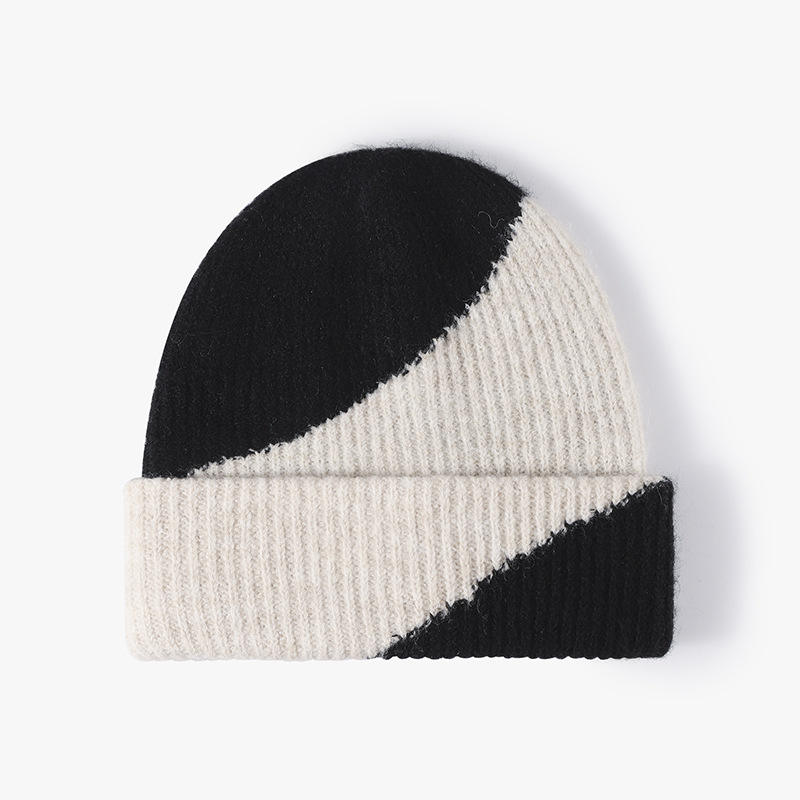 الشتاء في الهواء الطلق البارد الإناث البارد دافئ الصوف صوف القبعة قبعة الموضة قبعة
