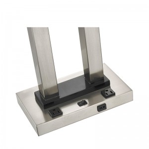 مصباح طاولة منضدة مزدوجة في غرفة الضيوف