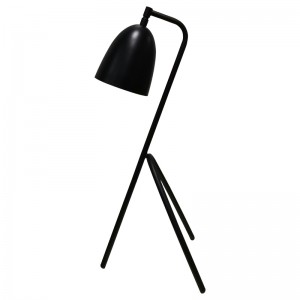 مصباح مكتب ثلاثة أرجل مع الانتهاء من الأسود ومحول على/off Rocker في طابور في غرفة الضيوف