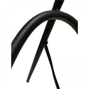 مصباح مكتب ثلاثة أرجل مع الانتهاء من الأسود ومحول على/off Rocker في طابور في غرفة الضيوف