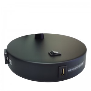 ضوء مكتب أسود غير لامع مع مفتاح Rocker On/off ، ومنفذ مريح ومنفذ شحن USB في غرفة ضيوف الفندق