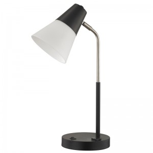 مصباح مكتب Hampton Inn Hotel مع مفتاح Rocker على/off ومنافذ مريحة في غرفة ضيوف الفندق