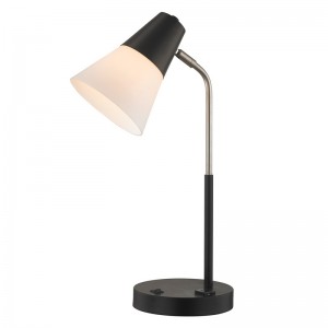 مصباح مكتب Hampton Inn Hotel مع مفتاح Rocker على/off ومنافذ مريحة في غرفة ضيوف الفندق