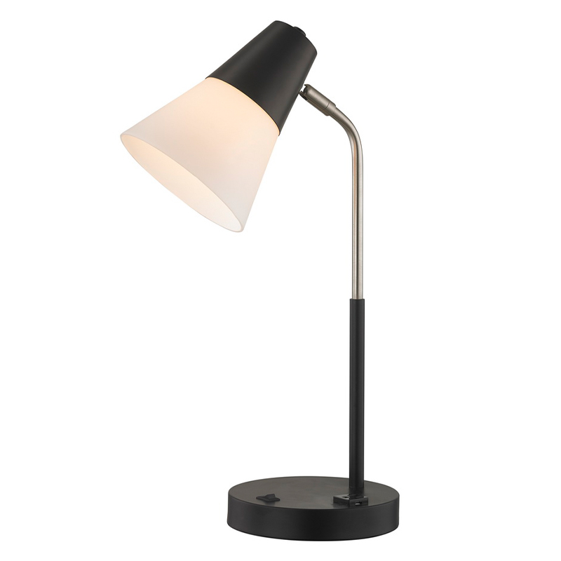 مصباح مكتب Hampton Inn Hotel مع مفتاح Rocker على/off ومنافذ مريحة في غرفة ضيوف الفندق