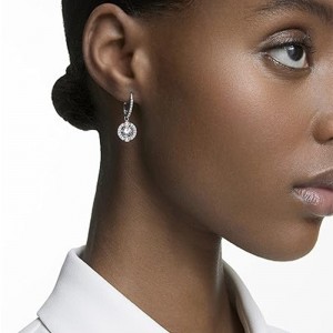 أقراط كريستال الرقص الفضية من سواروفسكي مجموعة مجوهرات الرقص المتألقة من قلادة وأقراط، لمسة نهائية من الروديوم، كريستالات زرقاء...