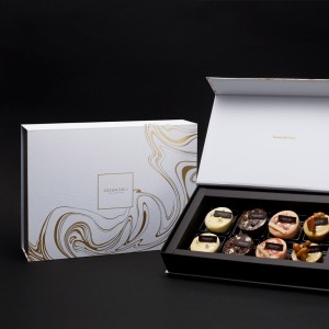 صندوق الهدايا الذهبي الحد الأدنى