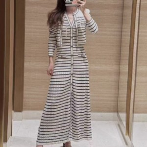 الخامس-مجموعة ملابس مخططة طويلة بلا أكمام