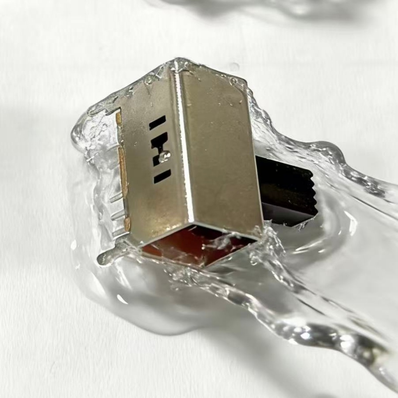 IP67 مقابل IP68: ماذا\\ما هو الفرق الحقيقي في تقييمات حماية المفتاح المقاوم للماء؟